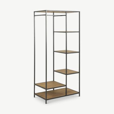 Avatud riidekapp metsiktamme efekti ja musta metallraamiga. Minimalistlik disain, viis riiulit ja riidepuutoru praktiliseks hoiustamiseks. Sobib modernsesse ja industriaalstiilis interjööri.