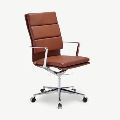 Maci konjakipruun nahast kontoritool kõrgendatud seljatoega, roostevabast terasest raamiga. Elegantne ja ergonoomiline disain sobib nii töö- kui kodukontorisse.