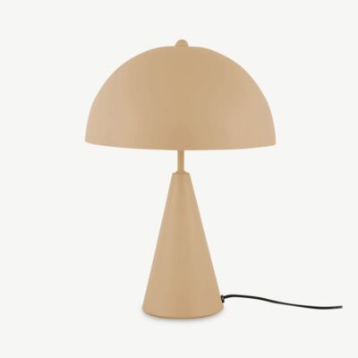 Lattepruun Sublime lauavalgusti minimalistliku ja modernse disainiga, matt viimistlusega metallkorpus, pehmed kumerused ja elegantne siluett, sobib elutuppa, magamistuppa või töölauale.