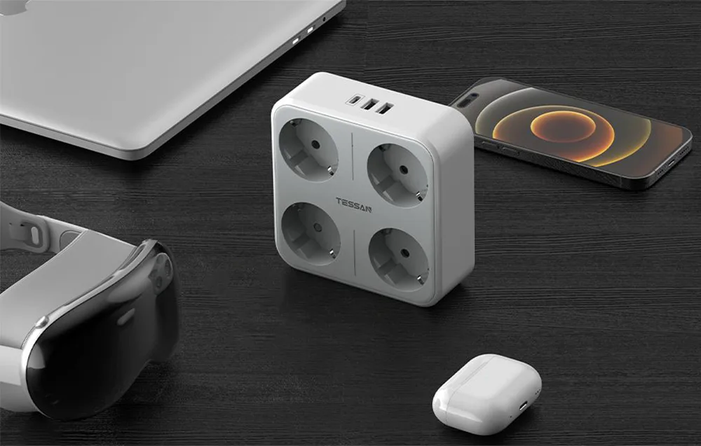 Tessan seinale pistikupesa neli pistikupesa ja kolm USB-porti