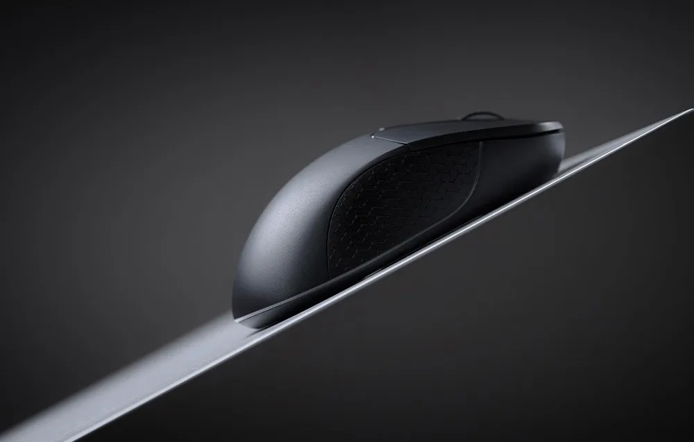 Ergonoomiline juhtmevaba mängurihiir külje pealt