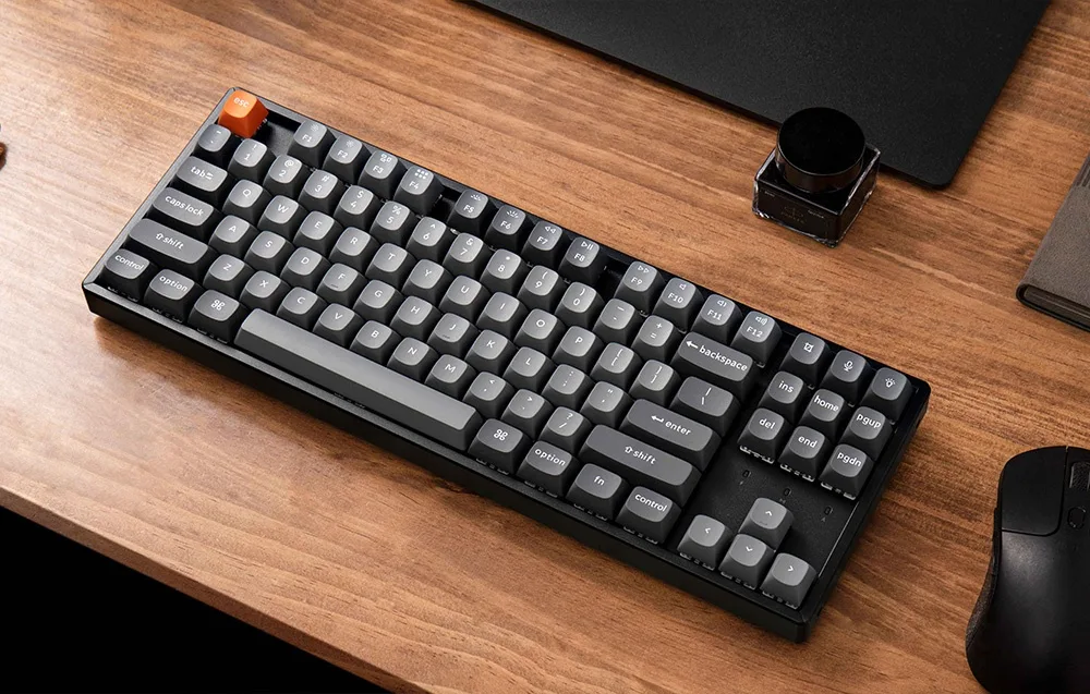 Keychron K8 Max juhtmevaba mehaaniline klaviatuur mustana, otsevaates