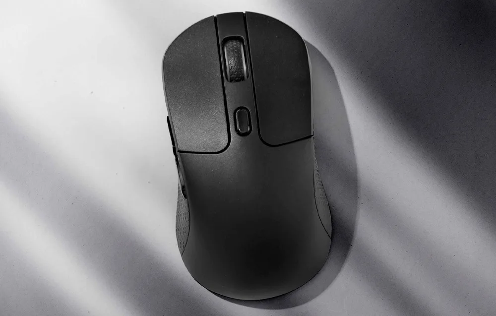 Keychron M3 juhtmevaba mängurihiir külgvaates