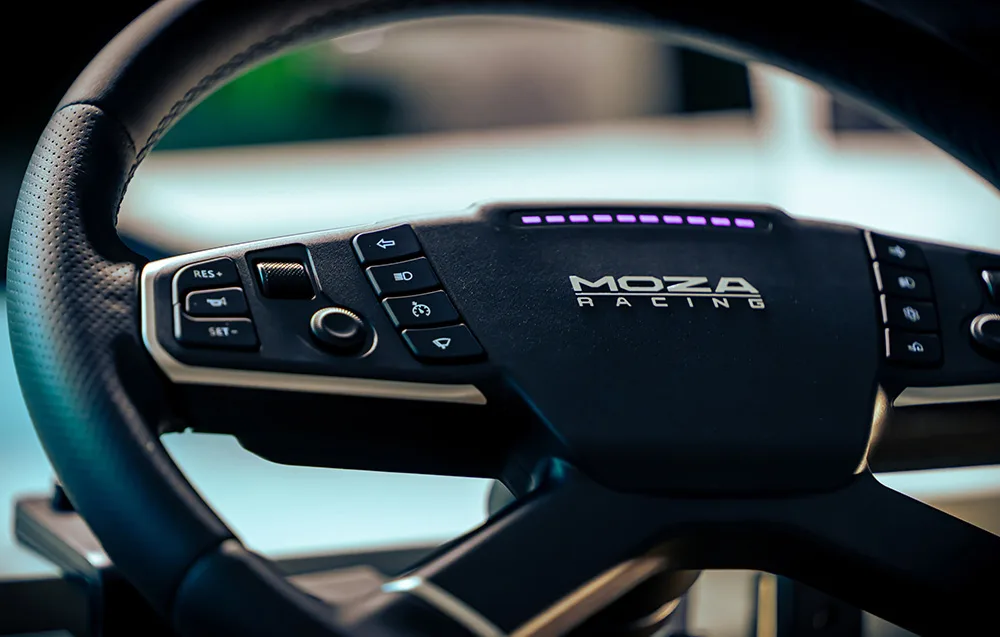 MOZA TSW RS060 rool RGB nupud tegevuses veoautosimulaatoris