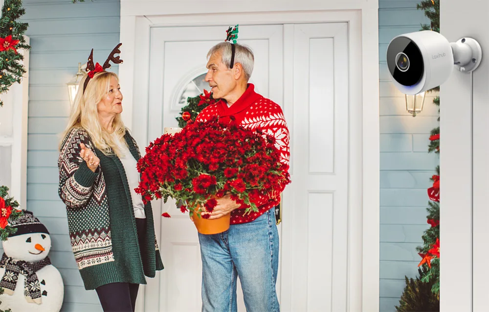 valge välikaamera wifi seinakinnitusega fassaadil